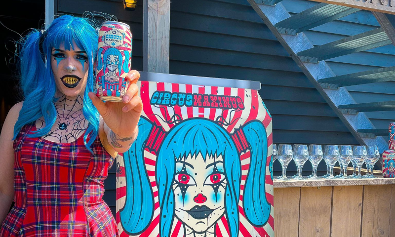 Kikipluscraftbeer lanceert stone cold crazy ipa van Maximus Brouwerij